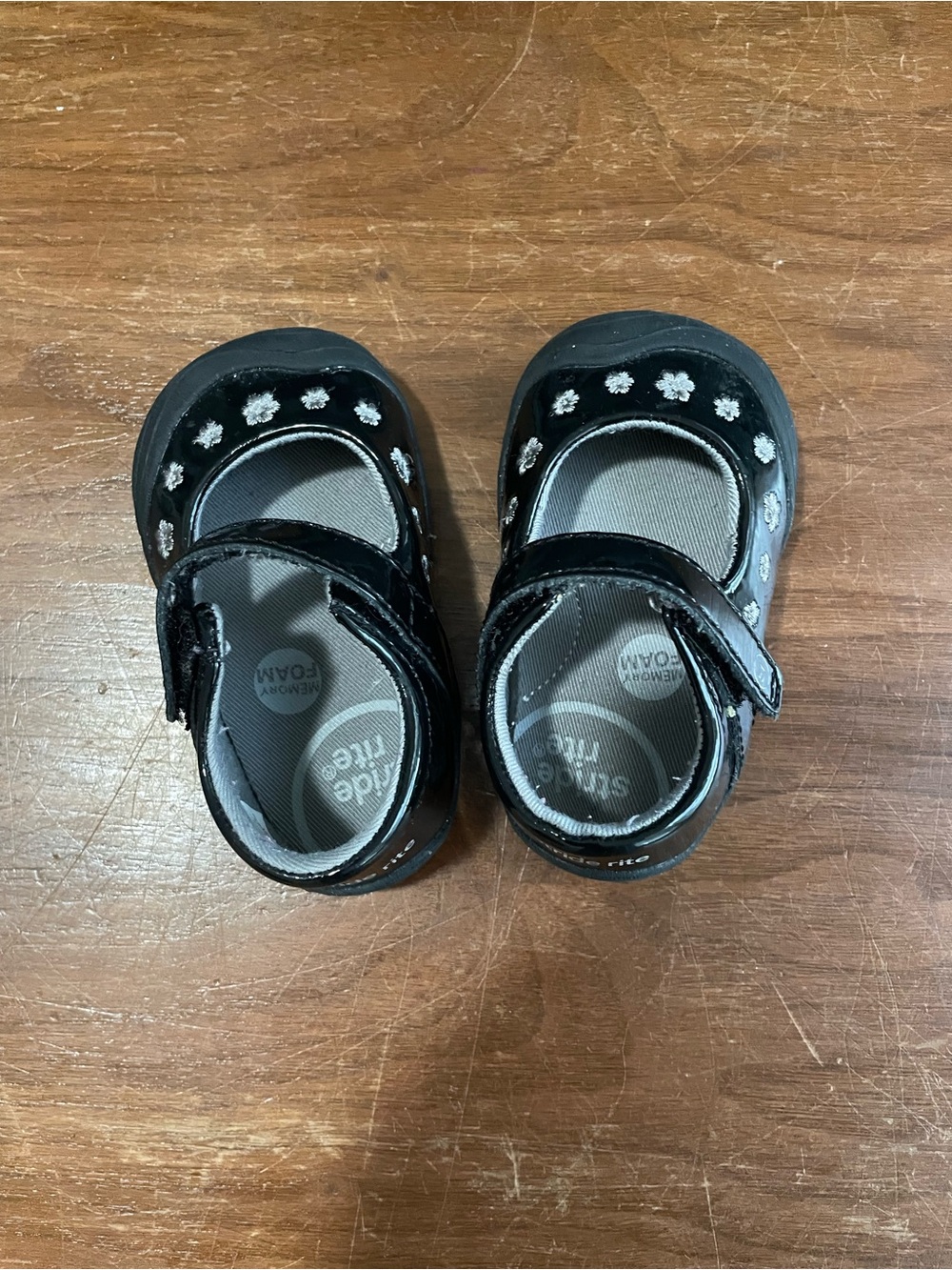 Stride Rite Black Patent Leather Mary Jane Shoes with White Daisy Details
